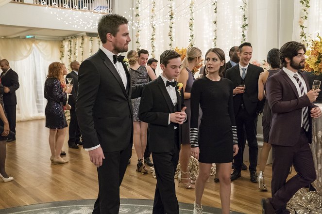 Arrow - Irreconcilable Differences - Photos - Stephen Amell, Willa Holland