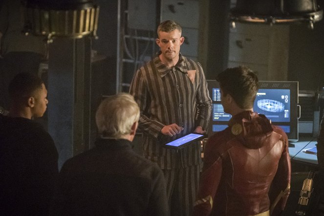 The Flash - Crise na Terra X - Parte 3 - Do filme - Franz Drameh, Russell Tovey