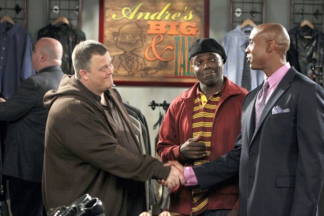 Mike & Molly - First Date - Photos - Billy Gardell, Reno Wilson, Lamont Thompson