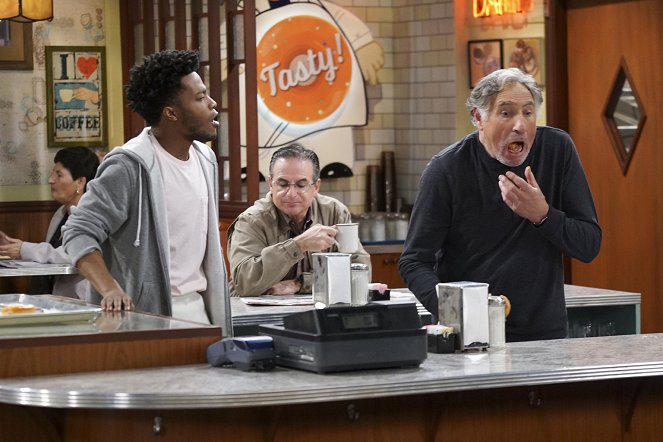 Superior Donuts - What's the Big Idea? - Photos - Jermaine Fowler, Judd Hirsch