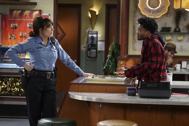 Superior Donuts - What's the Big Idea? - Photos - Katey Sagal, Jermaine Fowler