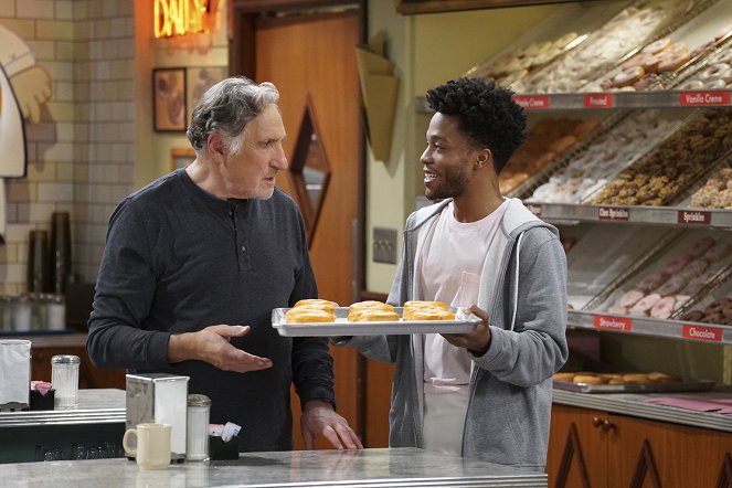 Superior Donuts - What's the Big Idea? - Photos - Judd Hirsch, Jermaine Fowler