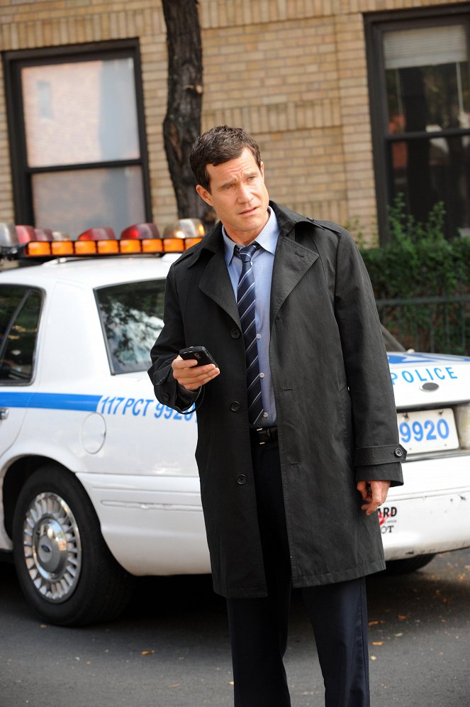 Unforgettable - Season 1 - Lost Things - Photos - Dylan Walsh