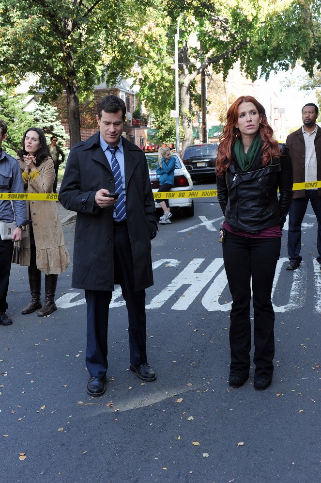 Unforgettable - Season 1 - Lost Things - Photos - Dylan Walsh, Poppy Montgomery