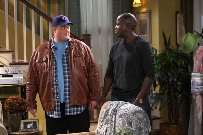 Mike & Molly - Carl Is Jealous - Photos - Billy Gardell, Reno Wilson