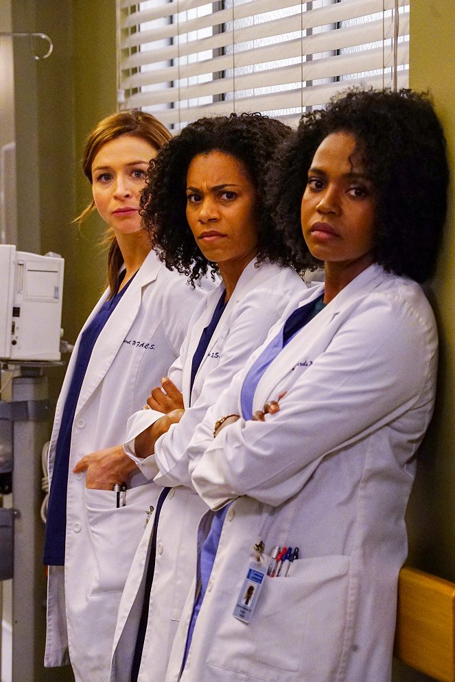 Grey's Anatomy - I Ain't No Miracle Worker - Photos - Caterina Scorsone, Kelly McCreary, Jerrika Hinton
