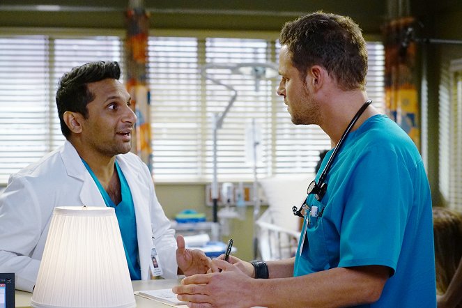 Grey's Anatomy - Die jungen Ärzte - Season 13 - Langsamer Fall - Filmfotos - Ravi Patel, Justin Chambers