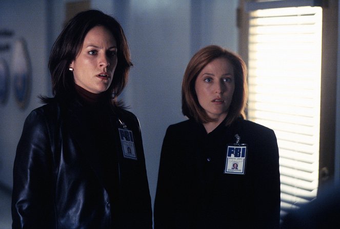 The X-Files - Season 9 - Nothing Important Happened Today - Photos - Annabeth Gish, Gillian Anderson