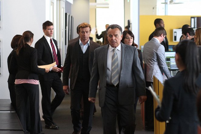 The Mentalist - Red Rover, Red Rover - Photos - Simon Baker, Ray Wise, Robin Tunney