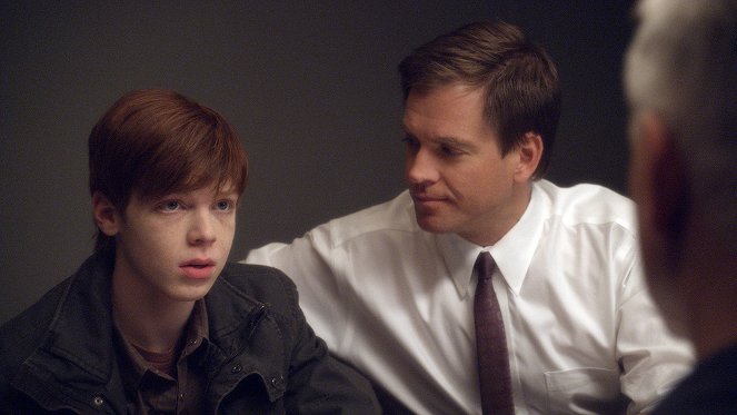NCIS: Naval Criminal Investigative Service - Season 8 - Out of the Frying Pan - Photos - Cameron Monaghan, Michael Weatherly
