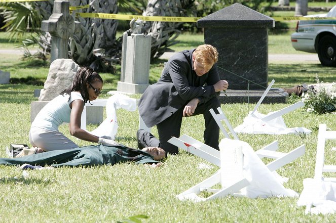 CSI: Miami helyszínelők - Season 4 - Üzenet a sírból - Filmfotók - Khandi Alexander, David Caruso