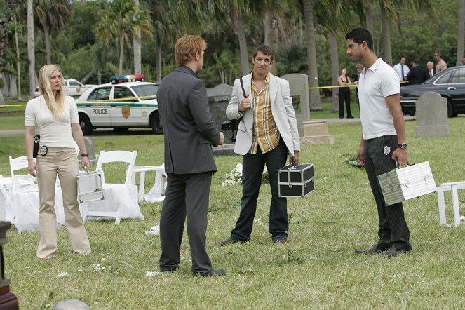 CSI: Miami helyszínelők - Season 4 - Üzenet a sírból - Filmfotók - Emily Procter, David Caruso, Jonathan Togo, Adam Rodriguez