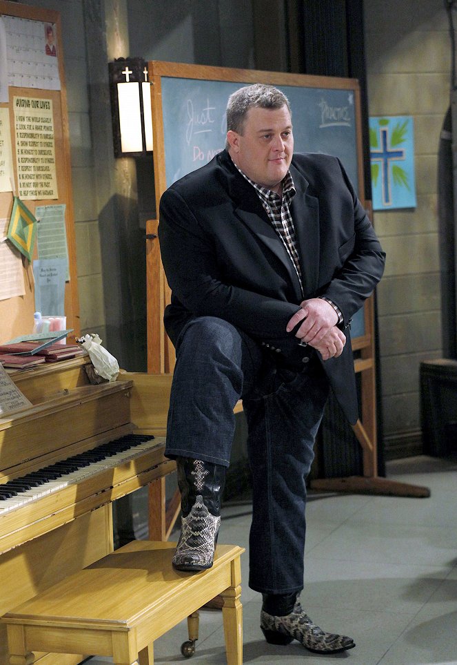 Mike & Molly - Season 1 - Mike's New Boots - Photos