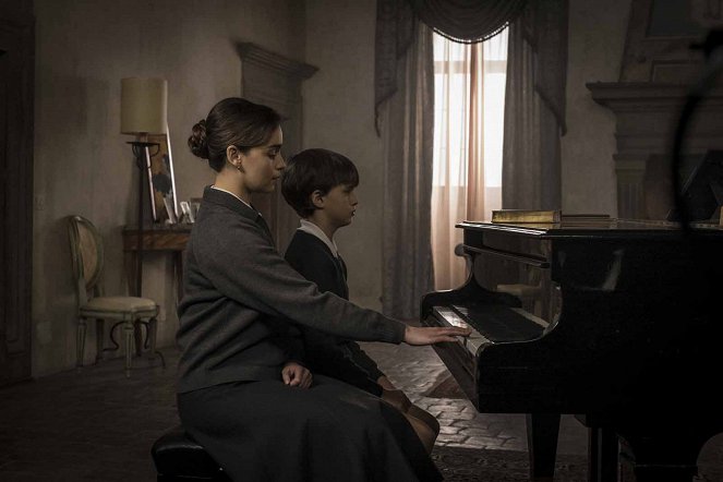 Voice from the Stone - Ruf aus dem Jenseits - Filmfotos - Emilia Clarke, Edward Dring
