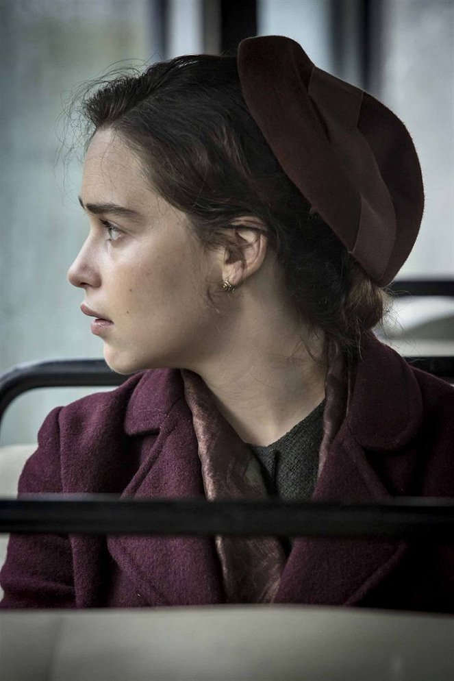 Hangok a falból - Filmfotók - Emilia Clarke