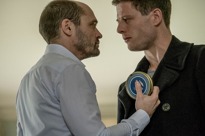 McMafia - Episode 1 - De la película - David Dencik, James Norton