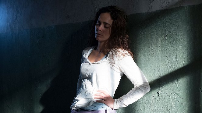 Queen of the South - The Road of Death - Photos - Alice Braga