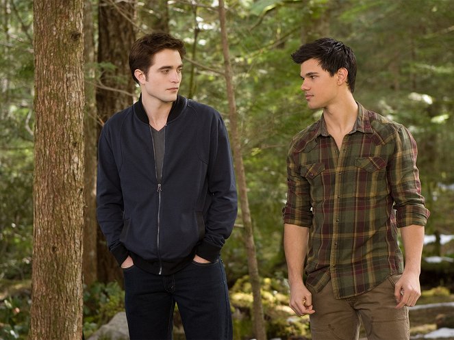 Twilight 4.2: Breaking Dawn - Bis(s) zum Ende der Nacht (Teil 2) - Filmfotos - Robert Pattinson, Taylor Lautner