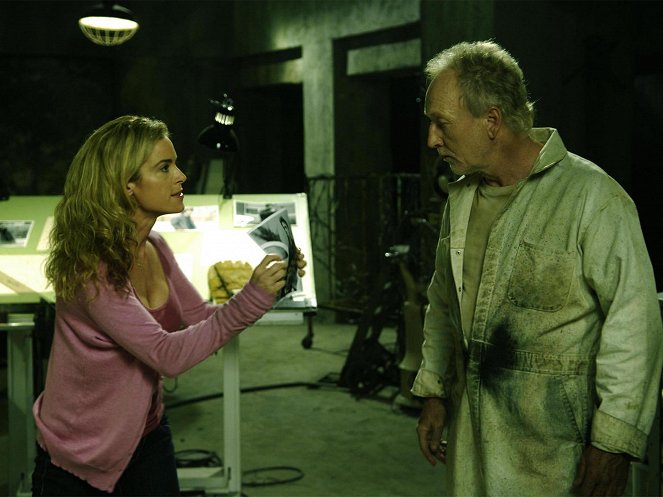 Saw 4 - Film - Betsy Russell, Tobin Bell