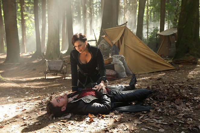 Once Upon a Time - Pretty in Blue - Photos - Colin O'Donoghue, Lana Parrilla