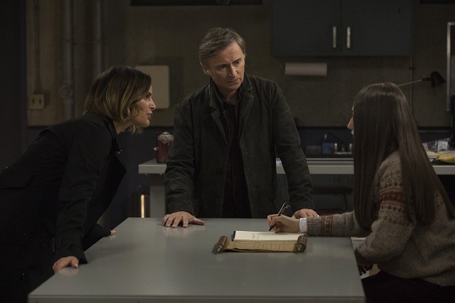 Once Upon a Time - The Eighth Witch - Photos - Gabrielle Anwar, Robert Carlyle