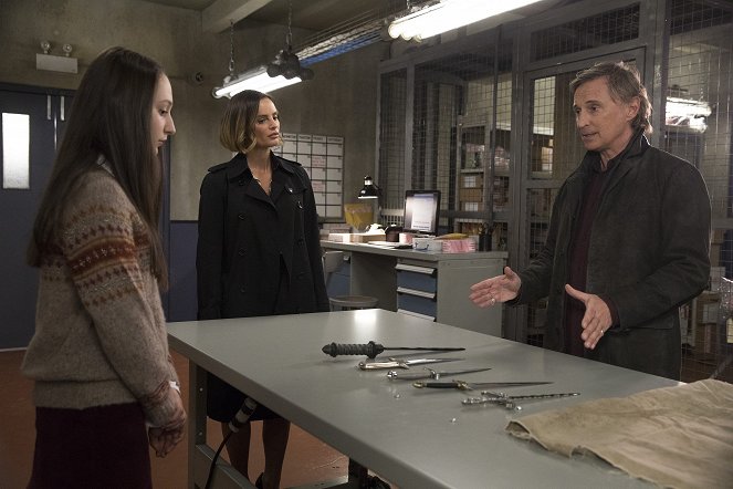 Once Upon a Time - The Eighth Witch - Photos - Gabrielle Anwar, Robert Carlyle
