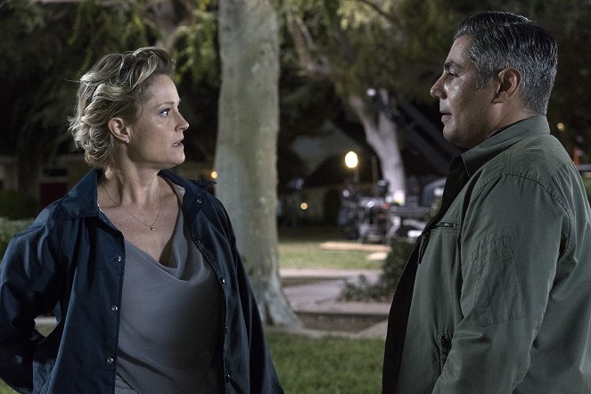 The Fosters - Sanctuary - De la película - Teri Polo, Danny Nucci