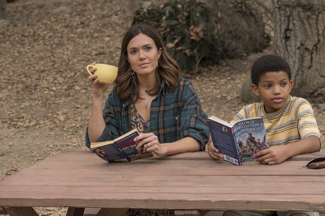 This Is Us - The Fifth Wheel - Photos - Mandy Moore, Lonnie Chavis