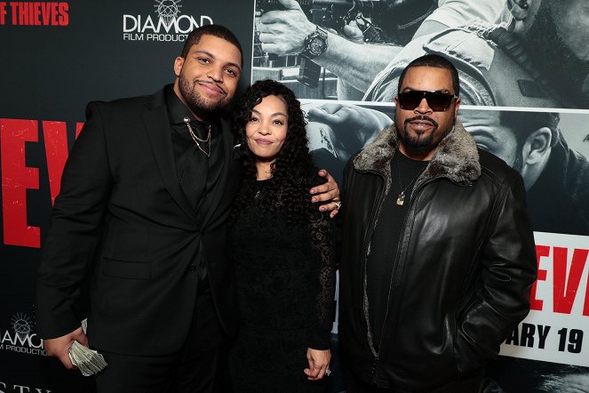 Dokonalá lúpež - Z akcií - Los Angeles Premiere of DEN OF THIEVES at Regal Cinemas LA LIVE on Wednesday, January 17, 2018 - O'Shea Jackson Jr., Ice Cube