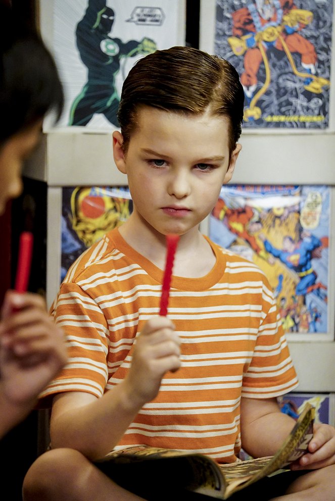 Young Sheldon - A Therapist, a Comic Book, and a Breakfast Sausage - Van film - Iain Armitage