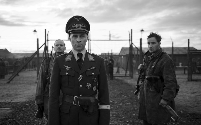 A százados - Filmfotók - Milan Peschel, Max Hubacher, Frederick Lau