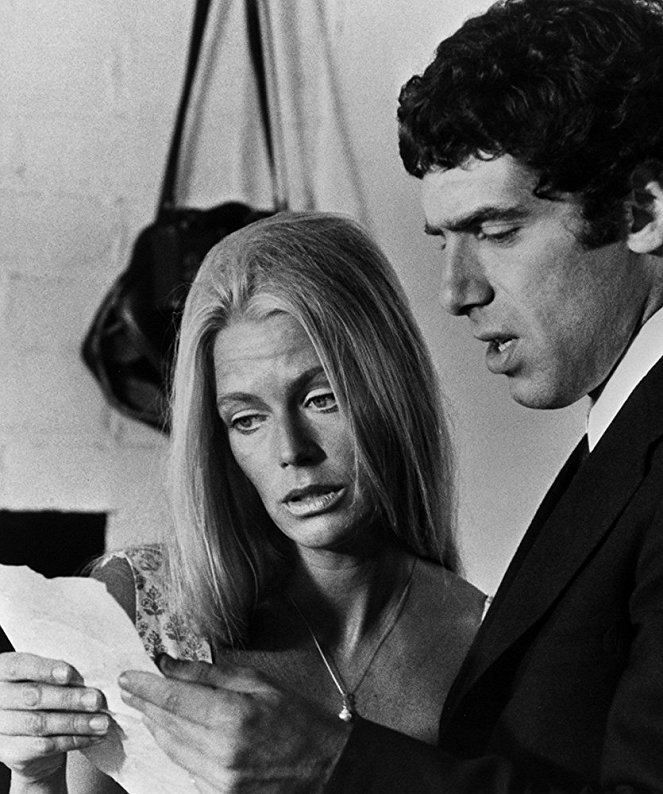 Der Tod kennt keine Wiederkehr - Filmfotos - Nina van Pallandt, Elliott Gould