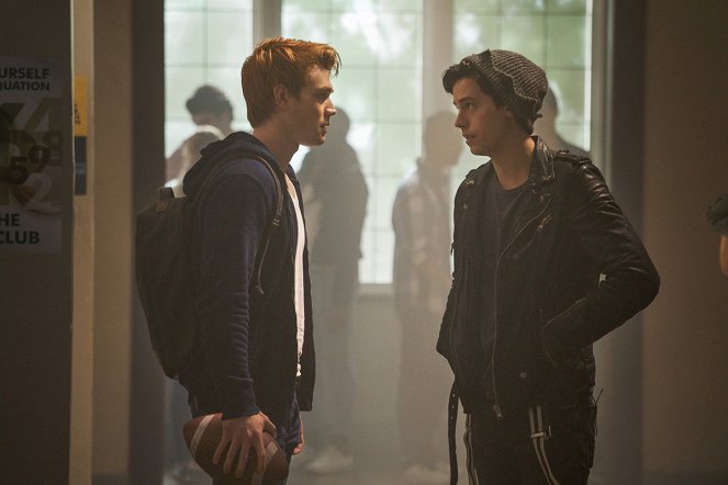 Riverdale - Chapter Twenty: Tales from the Darkside - Photos - K.J. Apa, Cole Sprouse