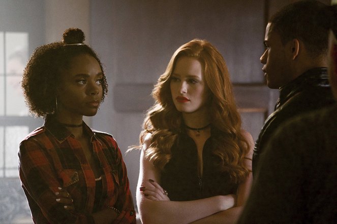 Riverdale - Chapter Twenty: Tales from the Darkside - Photos - Ashleigh Murray, Madelaine Petsch