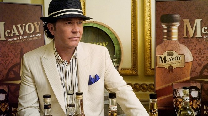 Leverage - The Lonely Hearts Job - Van film - Timothy Hutton