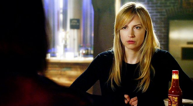 Leverage - The French Connection Job - Film - Beth Riesgraf