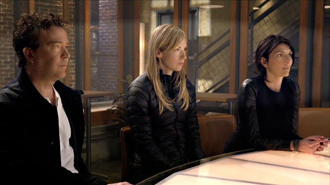 Leverage - Season 5 - The Blue Line Job - De la película - Timothy Hutton, Beth Riesgraf, Gina Bellman