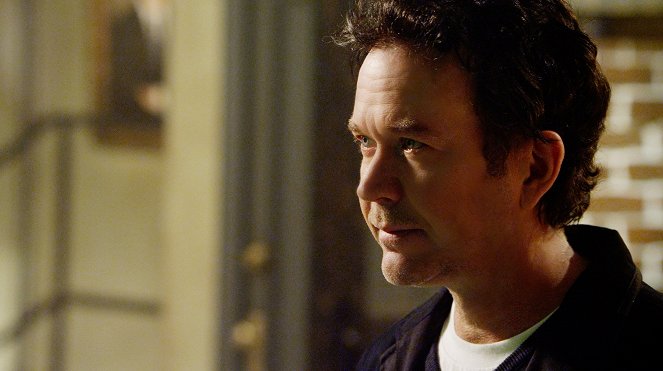 Leverage - The Low Low Price Job - Photos - Timothy Hutton