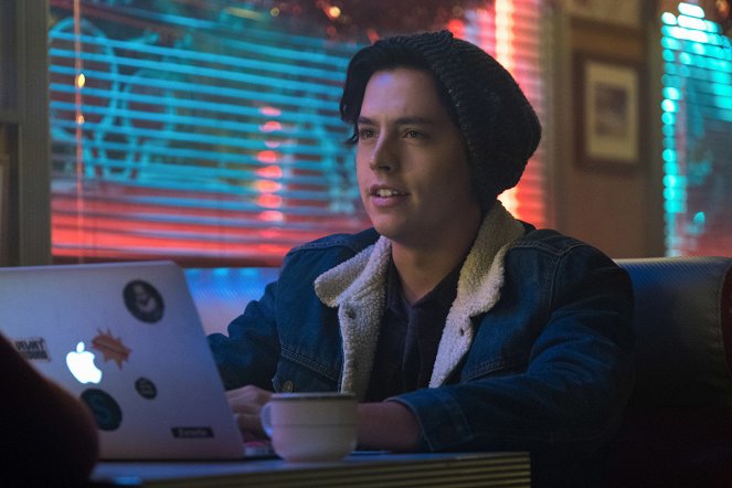 Riverdale - Chapter Twenty Two: Silent Night, Deadly Night - Photos - Cole Sprouse