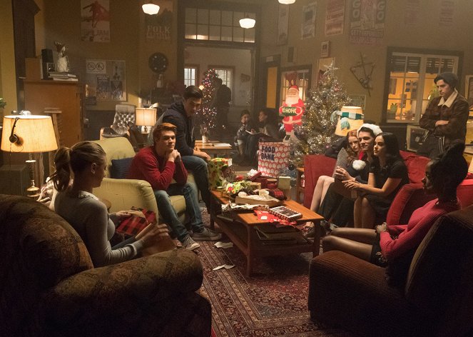 Riverdale - Chapter Twenty Two: Silent Night, Deadly Night - Photos