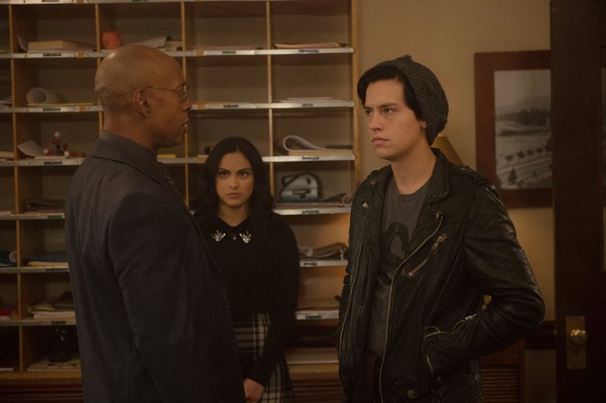 Riverdale - Chapter Twenty-Three: The Blackboard Jungle - Photos - Camila Mendes, Cole Sprouse