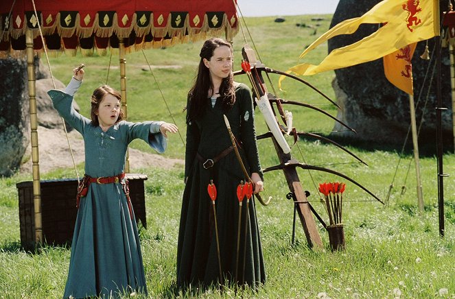 Opowieści z Narnii: Lew, czarownica i stara szafa - Z filmu - Georgie Henley, Anna Popplewell