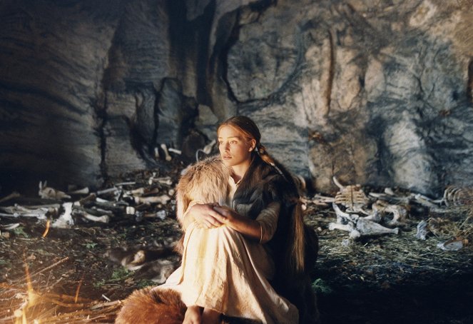 George and the Dragon - Photos - Piper Perabo