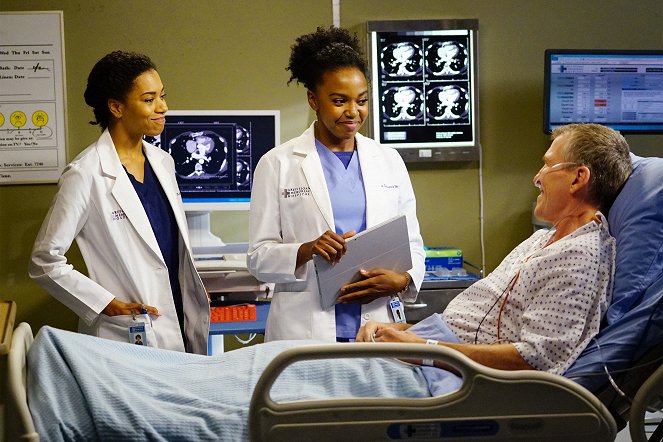 Grey's Anatomy - Both Sides Now - Film - Kelly McCreary, Jerrika Hinton