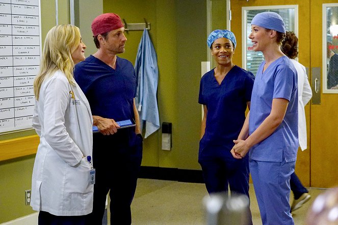 Grey's Anatomy - Season 13 - Roar - Photos - Jessica Capshaw, Martin Henderson, Kelly McCreary, Tessa Ferrer