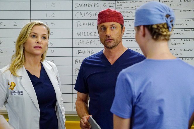 Grey's Anatomy - Season 13 - Roar - Photos - Jessica Capshaw, Martin Henderson