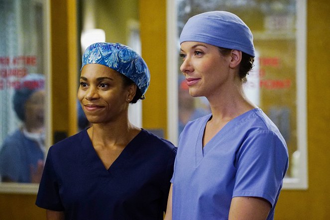 Grey's Anatomy - Season 13 - Roar - Photos - Kelly McCreary, Tessa Ferrer