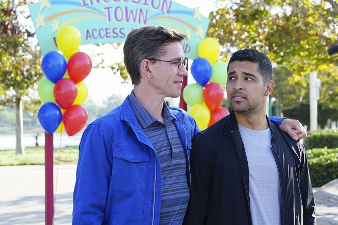 NCIS: Naval Criminal Investigative Service - Trapped - Photos - Brian Dietzen, Wilmer Valderrama