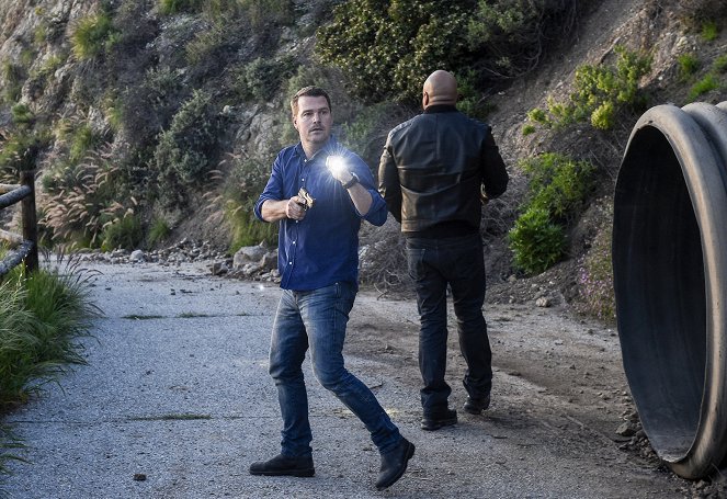NCIS: Los Angeles - Season 8 - Battle Scars - Photos - Chris O'Donnell