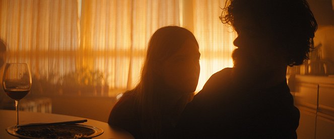I Think We're Alone Now - Filmfotók - Elle Fanning, Peter Dinklage